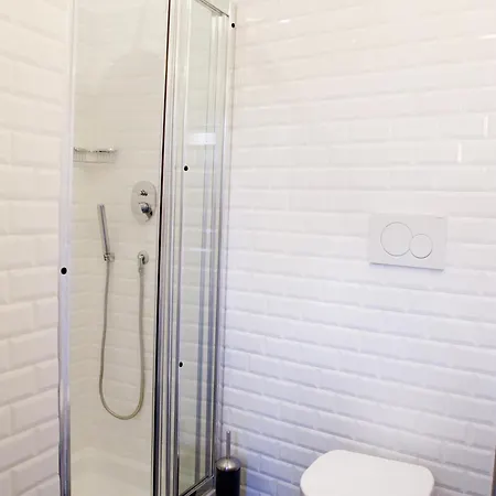 Spacious, Modern, Bright Apartment, Near Piazza Navona!