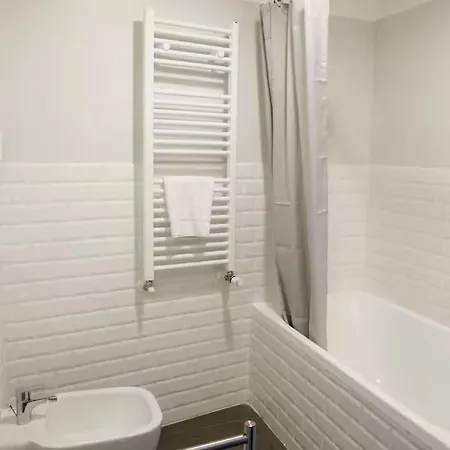 Spacious, Modern, Bright Apartment, Near Piazza Navona!