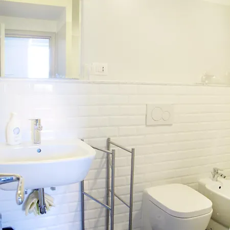 Spacious, Modern, Bright Apartment, Near Piazza Navona!